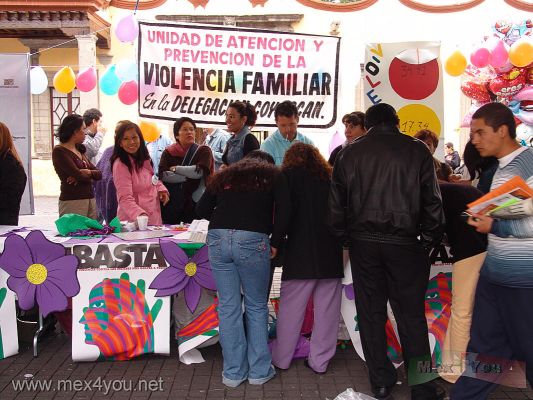 Dia de la Familia 2007 / Family Day 2007 Coyoacan 03-07
En el jardÃ­n Juarez en el centro de la delegaciÃ³n CoyoacÃ¡n se colocaron varios centros de informaciÃ³n a la gente que solicitara informaciÃ³n sobre violencia familiar, educaciÃ³n sexual, etc.

In the  Juarez garden,in center of the CoyoacÃ¡n delegation, were placed  several information centers to the people who asked for information on familiar violence, sexual education, etc. 
Keywords: dia familia family day coyoacan