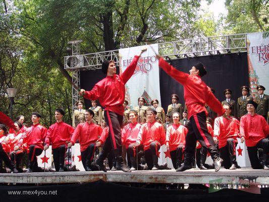 EjÃ©rcito Rojo en Chapultepec / Red Army in Chapultepec 2007 ( 01- 06)
La Orquesta, coros y ensamble del EjÃ©rcito Rojo de Rusia se presentÃ³ en Chapultepec.

The Orchestra, choirs and ensamble of the Red Army from Russia presented their great show in Chapultepec.
Keywords: ejercito rojo red amy rusia russia chapulpetec