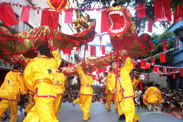 Año Chino en México/ Chinese Year in Mexico Dia 2 / 2nd Day 02-10
Las danza del Dragón era de las más admiradas por la gente.

The  Dragoon  dance was one of the most admired by people.
Keywords: año chino en México 2005/ Chinese Year in Mexico 2005