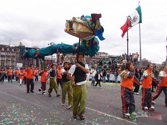 Desfile Deportivo 2006  / Sport Parade 2006  14-18
TambiÃ©n pudimos ver a un Quetzalcoatl  serpenteando por el ZÃ³calo

Also we could see a Quetzalcoatl winding by the "ZÃ³calo" 
Keywords: desfile deportivo sport parade 2006 revolucion mexicana mexican  revolution zocalo revolucionario 20 noviembre 20th