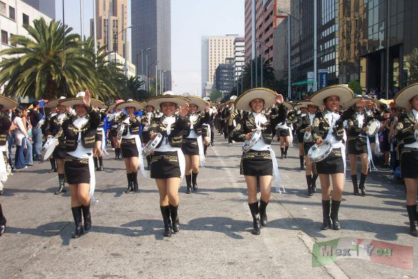 20 Nov 2004 Desfile Deportivo / Sportive Parade 12-12
Para concluir una foto de nuestra bellezas del estado de Puebla. 

To Close a pic of our beauty women from Puebla. 
Keywords: Desfile 20 de noviembre, November 20th parade revolucion mexicana revolucionario mexican revolution 