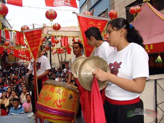 AÃ±o Chino en MÃ©xico/ Chinese Year in Mexico 2006   (02-12)
Desde las 3 de la tarde empezaron a escucharse los tambores que presagiaban una hermosa celebraciÃ³n.

From 3:00 o' clock the people listened the drums, which announced a great celebration. 
Keywords: AÃ±o Chino  Mexico Chinese Year Mexico 2006 china