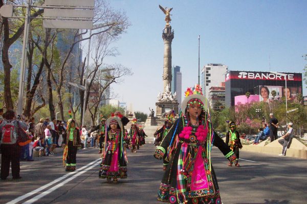Cofraternidad Boliviano-Mexicana Tinkus Virgen del SocavÃ³n 1-6
