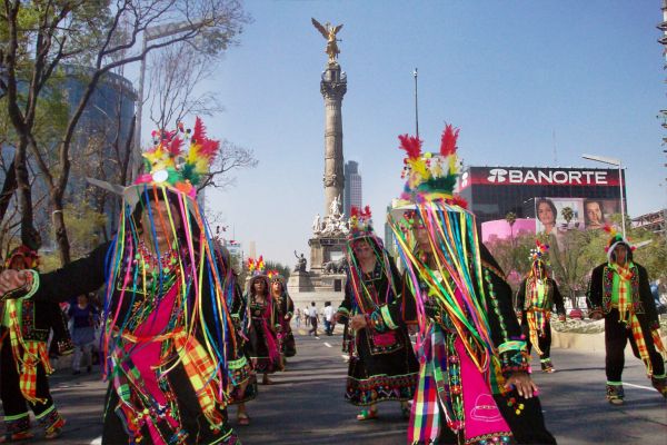 Cofraternidad Boliviano-Mexicana Tinkus Virgen del SocavÃ³n 2-6
