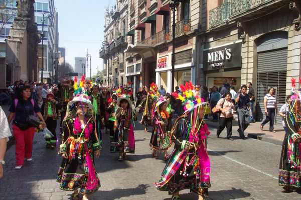 Cofraternidad Boliviano-Mexicana Tinkus Virgen del SocavÃ³n 5-6
