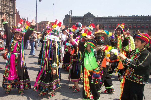 Cofraternidad Boliviano-Mexicana Tinkus Virgen del SocavÃ³n 6-6
