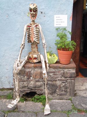 Esqueleto Sentado / Sitting Skeleton
Keywords: dia de muertos day of the dead skeleton skull