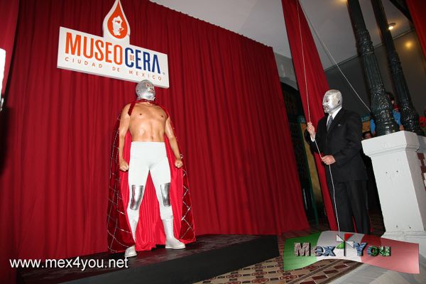 DevelaciÃ³n Figura "El Santo" Museo Cera (03-03)
Keywords: museo cera wax museum el santo enmascarado plata hijo lucha libre wrestling mexicana 