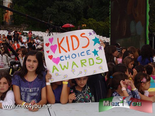 Kid's Choice Awards 2011 (02- 10)
 Â¡Los niÃ±os volvieron a ser los protagonistas de los Kidsâ€™ Choice Awards MÃ©xico 2011! DespuÃ©s de votar en www.mundonick por sus favoritos en las 15 categorÃ­as de este aÃ±o, su voz se hizo escuchar al elegir a los artistas ganadores, quienes subieron al escenario para recibir el codiciado blimp (dirigible naranja) y baÃ±arse en slime, el lÃ­quido verde viscoso tÃ­pico de esta entrega. Los premios brillaron con la conducciÃ³n de Danna Paola y Bryan Amadeus y las presentaciones musicales de Dulce MarÃ­a, EME15,  Ha*Ash, Moderatto y una interpretaciÃ³n estelar de Isabel Castillo y AndrÃ©s Mercado, ambos protagonistas de Grachi. Los Kidsâ€™ Choice Awards MÃ©xico 2011

Keywords: kids choice awards 2011 nick nickelodeon