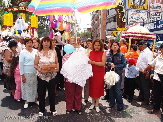 CelebraciÃ²n del SeÃ±or de la Misericordia/ Mercy's Lord Celebration.17-25
AquÃ¬ podemos ver la imÃ gen del NiÃ±o Belem de Xochimilco.

Here we can see the image of the ' NiÃ±o  Belem'  from  Xochimilco. 
Keywords: Celebracion SeÃ±or  Misericordia  Mercy  Lord Celebration coyocan candelaria town pueblo