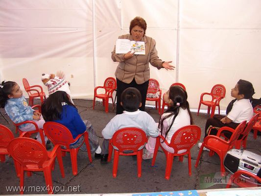 Feria del Libro ZÃ³calo / Book Fair Mexico City 2006  03-11
Los mÃ¡s pequeÃ±os podrÃ¡n acercarse a la lectura a travÃ©s de los cuenta cuentos.

The Kids  will be able to approach the reading through  stories tellers. 
Keywords: Feria del libro ZÃ³calo Book Fair