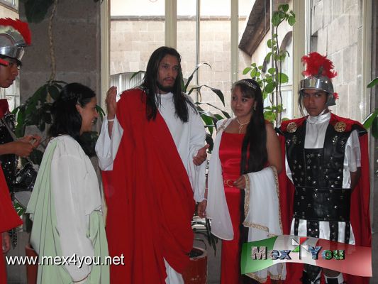 La PasiÃ³n de Cristo  / The Jesus' Pasion in Cuajimalpa (03-04)
En conferencia de prensa, donde se anunciÃ³ la conmemoraciÃ³n de la Semana Santa iniciarÃ¡ el 17 de abril con el Domingo de Ramos; continuarÃ¡ el jueves, con la Ãºltima cena y la recepciÃ³n de los santos Ã³leos, y el viernes, con el VÃ­a crucis, los festejos finalizarÃ¡n con la celebraciÃ³n del SÃ¡bado de Gloria (uno de los dÃ­as mÃ¡s importantes para los habitantes de Cuajimalpa) y el Domingo de ResurrecciÃ³n, el secretario de Turismo, estimÃ³ una derrama econÃ³mica de tres millones de pesos para Cuajimalpa. 


Photo by: YanÃ­n RamÃ­rez
Keywords: pasion cristo jesus christ passion semana santa holy week easter 