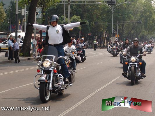 Desfile de Motos Harley Davidson en la Ciudad de MÃ©xico (06-07)
Photo by: Antonio Pacheco 
Keywords: moto motos moticicleta motorcycle harley davidson zocalo desfile parade