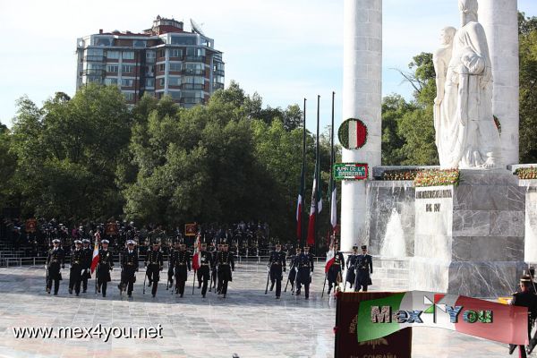 CelebraciÃ³n NiÃ±os HÃ©roes 2011 (01-05)
El martes 13 de septiembre se llevÃ³ a cabo la ConmemoraciÃ³n de la Defensa del Castillo de Chapultepec en contra de la InvasiÃ³n Norteamericanade 1847.

En el Altar a la Patria o monumento a los NiÃ±os HÃ©roes se llevÃ³ a cabo como cada aÃ±o la conmemoraciÃ³n de esta gesta heroÃ­ca. 



Photo by: JesÃºs SÃ¡nchez
Keywords: celebracion niÃ±os heroes fiestas patrias mexicanas mexico gesta heroica cadetes colegio militar altar patria monumento