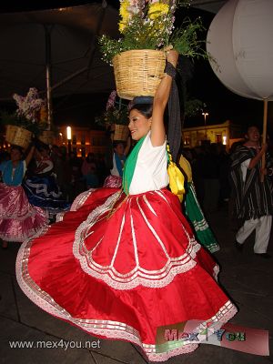 InauguraciÃ³n del Museo del Mezcal y reapertura Garibaldi (06-07)
En Garibaldi se dedicarÃ¡ al estado de Oaxaca un espacio y se llevÃ³ a cabo una calenda con bailarinas en traje tÃ­pico de una de las regiones de  este estado. 
Keywords: museo tequila mezcal garibaldi oaxaca  guelaguetza