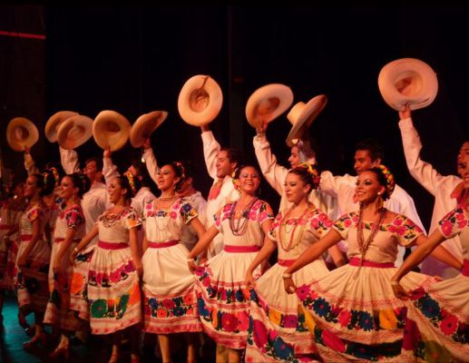 Ciclo de Danza en el Palacio de Bellas Artes 2012 (03-04)
El Ballet FolklÃ³rico del Estado de Hidalgo; direcciÃ³n de Alvaro Serrano-indicÃ³ que presentaran un recorrido por el estado asi como los bailes de la huasteca con mÃºsicos en vivo.
CompaÃ±Ã­a de Danza FolklÃ³rica de la Universidad AutÃ³noma de Chihuahua que celebra 45 aÃ±os es una compaÃ±ia muy joven de edades de 18 a 25 aÃ±os informo MarÃ­a del Socorro Chapa.

Text  by: YanÃ­n RamÃ­rez
Keywords: Ciclo de Danza Palacio de Bellas Artes Danza Contemporanea Sutra Delfos Rituales