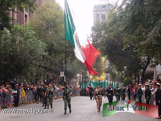 Desfile Militar 16 Septiembre 2011 (01-15)
El Jueves 16 de septiembre se llevÃ³ a cabo el Tradicional Desfile militar para celebrar el aniversario 201 de la Independencia de MÃ©xico.
Keywords: desfile militar independencia mexico 16 septiembre ejercito mexicano mexican army independence parade