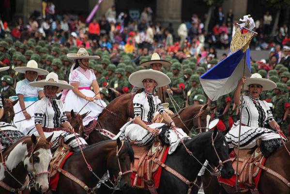 Desfile Militar 16 de Septiembre 2014 (07-14) 
Photo by: Antonio Pacheco 
Keywords: desfile militar 16 septiembre military parade fiestas patrias ciudad mexico amazonas charros charreria