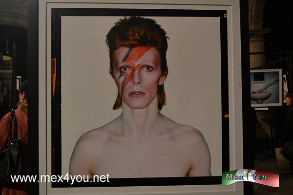 Duffy Bowie: Five Sessions (04-05)
La exposiciÃ³n tiene como hilo temÃ¡tico las 5 sesiones en las que ambos artistas Duffy - Bowie se reunieron para colaborar en la elaboraciÃ³n de la portada de discos como: Ziggy Stardust ( agosto 1972), Aladdin Sane ( enero 1973), Thin White Duke ( Julio, 1975), The Lodger ("El Huesped", febrero, 1979), y Scary Monsters("Monstruos que dan miedo" , abril 1980) . 



Text & Photos by: Antonio Pacheco
Keywords: duffy bowie five sessions david museo ciudad mexico