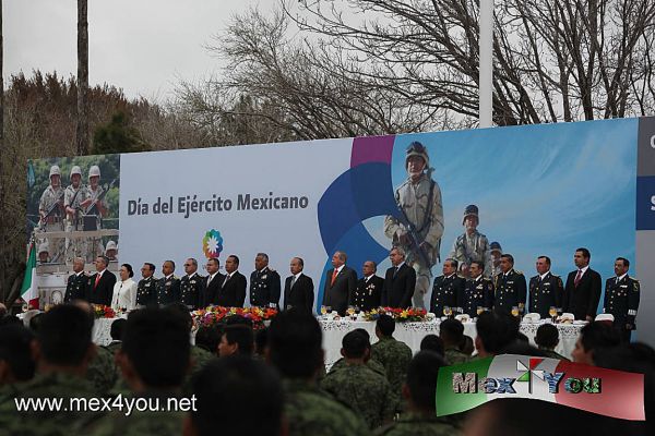 DÃ­a del EjÃ©rcito / Army Day 2011  (01-05)
El sÃ¡bado 19 de febrero se celebrÃ³ el DÃ­a del Ejercito cuya ceremonia se llevÃ³ a cabo en Reynosa, Tamaulipas. 

El secretario de la Defensa Nacional, general Guillermo GalvÃ¡n GalvÃ¡n, apuntÃ³ que las acciones  del EjÃ©rcito estÃ¡n para proteger a MÃ©xico y a sus ciudadanos, y asegurÃ³ que  estÃ¡n comprometidos con la transparencia y la rendiciÃ³n de cuentas, para que la sociedad siga confiando en la milicia, â€œlo que estimula y fortalece a sus integrantes que luchan por el bien del paÃ­sâ€.   



Photo by: JesÃºs SÃ¡nchez
Keywords: dia ejercito day army reynosa tamaulipas soldado soldados fuerzas armadas mexicano mexican 
