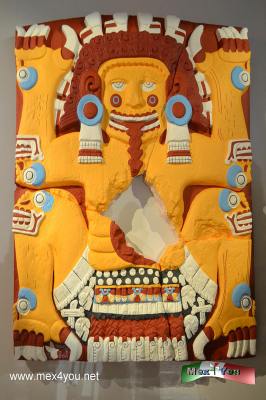 La escultura polÃ­croma de Tenochtitlan (02-05)
Basado en la policromÃ­a de Tecochtitlan, desde la cosmovisiÃ³n mesoamericana , donde los cuatro puntos cardinales solÃ­an estar particularizado por un color direccionales: rojo, el blanco, el ocre y el negro.


Text and Photo by: YanÃ­n RamÃ­rez
Keywords: tenochtitlan templo mayor INAH tlÃ¡loc huitzilopochtli mesoamÃ©rica colecciÃ³n MTM polÃ­croma