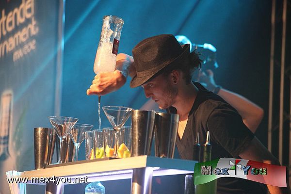 Karat Vodka Bartender Tournament (02-09)
En Puerto Vallarta se llevÃ³ a cabo la difÃ­cil selecciÃ³n entre los mejores bartenders de CancÃºn, Puerto Vallarta, y DF, para enfrentar a los mejores en el Lunario del Auditorio. 

El torneo constara de dos categorÃ­as: Mixology y Flair. En Mixology (Mezcla de la coctelerÃ­a), los participantes crearan un coctel del cual los exigentes miembros del jurado evaluarÃ¡n originalidad, sabor, aroma, tÃ©cnica y rapidez en su preparaciÃ³n.
  


Text by: Antonio Pacheco Photo by: JesÃºs SÃ¡nchez
Keywords: karat vodka bartender tournament lunario final