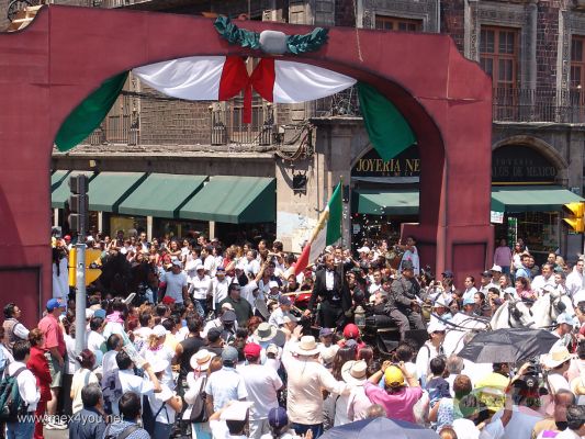 Primavera en la Ciudad de MÃ©xico/Spring in Mexico City (08-14)
A la Entrada del ZÃ³calo se hizo una reconstrucciÃ³n de los arcos y la entrada de Juarez.

To the Entrance of the "ZÃ³calo" was made a reconstruction of the arcs and the entrance of Juarez. 
Keywords: Primavera en la Ciudad de MÃ©xico/Spring in Mexico City.