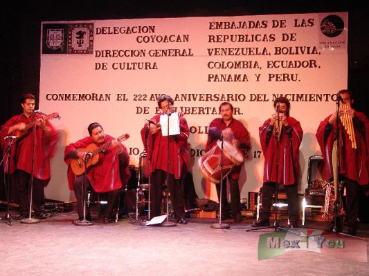 Fiesta Bolivariana/Bolivarian Party 06-12
Enseguida disfrutamos de la música  de los Países Bolivarianos interpretada por el Grupo Ankai.

Immediately we enjoyed the music of the Bolivarianos Countries interpreted by the Ankai Group.
Keywords: Fiesta Bolivariana/Bolivarian Party