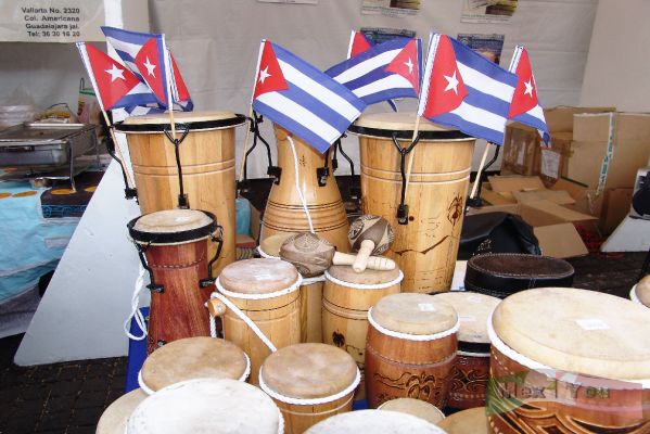 Cuba Tambores / Cuba Drums
