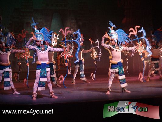 60 Aniversario del Ballet Folklorico de MÃ©xico (01-06)
En la segunda presentaciÃ³n del Ballet de MÃ©xico de AmÃ¡lia HernÃ¡ndez en el Teatro de la Ciudad se llevÃ³ a cabo la celebraciÃ³n con una vista por los distintos paisajes de nuestro paÃ­s con los elementos representativos de cada estado.  El espectÃ¡culo de este segundo dÃ­a de celebraciÃ³n empezÃ³ con danzas prehispÃ¡nicas de los mayas. 


Text & Photo by: Antonio Pacheco 
Keywords: 60 aniversario ballet folklorico mexico amalia hernandez teatro ciudad esperanza iris danza folklorica