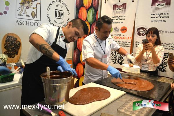 Expo Gourmet, CafÃ©, SalÃ³n Chocolate, Veganauta 2019 (05-06)
â€œSalÃ³n Chocolate y Cacao concentra desde historia y diferentes productos que derivan de la transformaciÃ³n del cacao y tendencias del mercado, es la sede principal de la 4Âª Semana del Chocolate y Cacao. En SalÃ³n Chocolate y Cacao se presentan los mejores chocolates y cacaos de nuestro paÃ­s; ya que uno de sus objetivos es promover la cultura del consumo del cacao y chocolate en MÃ©xicoâ€, asÃ­ lo indicÃ³ Ana Rosa Corral del Rello, Gerente de SalÃ³n Chocolate y Cacao, Expo CafÃ© y Gourmet Show.


Text & Photo by: Antonio Pacheco 
Keywords: expo gourmet cafe salon chocolate veganauta wtc world trade center