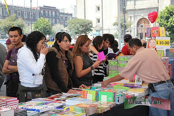 X Feria del Libro en el ZÃ³calo / 10th Book Fair in the Zocalo (01-05)
Keywords: feria libro book fair zocalo ciudad mexico city fil 