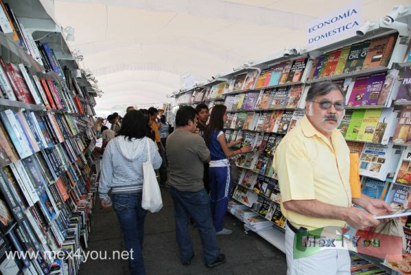 X Feria del Libro en el ZÃ³calo / 10th Book Fair in the Zocalo (02-05)
Keywords: feria libro book fair zocalo ciudad mexico city fil 