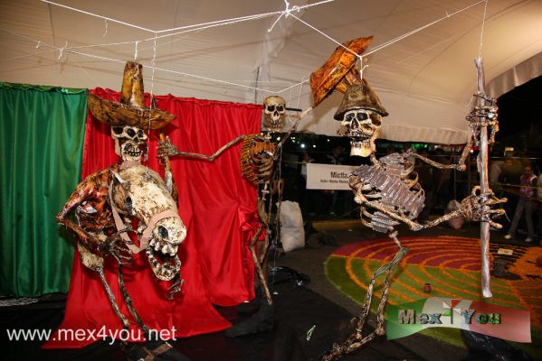 DÃ­a de Muertos / Day of the Dead  Zocalo (01-23)
Keywords: dia muertos day dead death calaveras skull skulls  zocalo ciudad mexico 