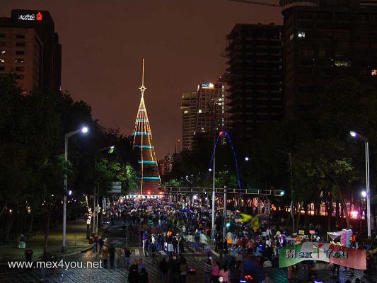 Ãrbol mÃ¡s grande del mundo en la Ciudad de MÃ©xico 
Keywords: navidad christmas ciudad mexico city arbol three paseo reforma avenue