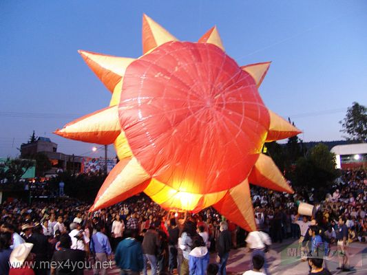 Dia de Muertos en la Ciudad de Mexico 2005 / Day of the Dead in Mexico City 2005 (11-15)
Keywords: globos balloons globo papel china paper aerostatic aerostatico balloon 