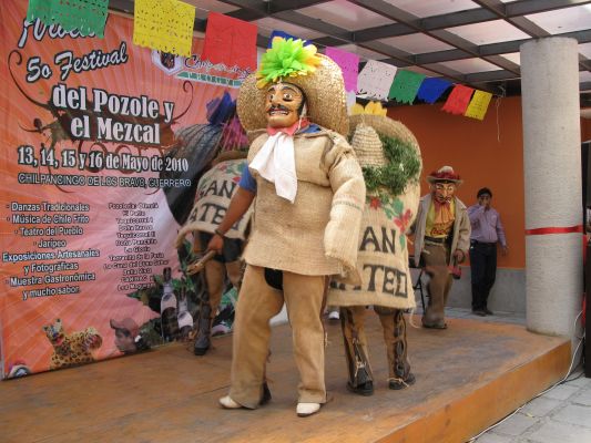 5to Festival del Pozole y el Mezcal / Pozole and Mezcal Festival (01-05)
En el estado de Guerrero y en especÃ­fico en la zona de Chilpancingo de los Bravo se lleva a cabo el quinto festival del Pozole y el mezcal de 13 al 16 de mayo, el cual 
no solamente incluye estos dos ricos elementos, sino que ademÃ s tienen como marco la cultura de este rico estado. 



Photo by: JesÃºs SÃ¡nchez
Keywords: festival pozole mezcal casa cultura culture house guerrerense guerrero 