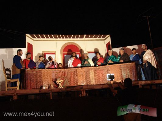 Semana Santa en MÃ¨xico / Holy Week in Mexico San Luis Potosi 2009 (01-10)
LlegÃ² la temporada de Semana Santa y nuestro paÃ¬s es famoso por las demostraciones de fÃ¨ que tienen ciertos lugares de nuestra repÃ¹blica, tales como: Iztapalapa en el Distrito Federal, Taxco en el estado de Guerrero y tambiÃ¨n San Luis PotosÃ¬. El estado de San Luis PotosÃ¬ tiene tambiÃ¨n su representaciÃ²n de la PasiÃ²n y la ProcesiÃ²n del Silencio.

Came the season of Easter and our country is famous for the demonstrations of faith that have certain places of our republic, such as Iztapalapa in Mexico City, Taxco in Guerrero state, and also San Luis Potosi. The state of San Luis Potosi is also representing the Passion and the Procession of Silence.
Keywords: semana santa san luis potosi holy week easter jesus jesucristo pasion passion