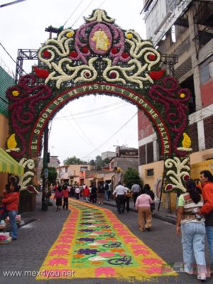 CelebraciÃ³n del SeÃ±or de la Misericordia  / Mercy Lord Celebration 2008 Coyocan.(01-08)
Como es ya tradiciÃ³n en el Barrio de la Candelaria se lleva a cabo cada primer domingo de septiembre la celebraciÃ³n del SeÃ±or de la Misericordia. Todo esto se lleva a cabo en CoyoacÃ¡n.

As is traditional  in the neighborhood of Candelaria takes place every first Sunday of September the celebration of the Lord of Mercy. All this is carried out in Coyoacan.
Keywords: seÃ±or misericordia celebracion celebration coyoacan candelaria barrio town