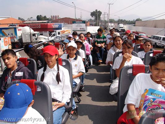 Recorridos de Verano en la Ciudad de MÃ©xico / Summer Tours in Mexico City 2007 (01-12)
El viernes 10 de Agosto terminÃ³ el Programa de Recorridos TurÃ­sticos Infantiles en el Turibus con el cual se buscaba acercar a los niÃ±os  a conocer la Ciudad de MÃ©xico. En este programa participaron tambiÃ©n la empresa privada como el caso de Marinela, quien diÃ³ un recorrido a los niÃ±os por sus instalaciones para dar a conocer a los niÃ±os como preparan sus pastelitos favoritos.

Friday August 10th  finished the Program of Infantile Tourist Routes in the Turibus in order to approach the children to know the City of Mexico. In this program they also participated the prived companies as the case of Marinela, that gave a route to the children by its facilities to present the children as they prepare its favorite snacks.
Keywords: verano ciudad mexico mexico city turibus