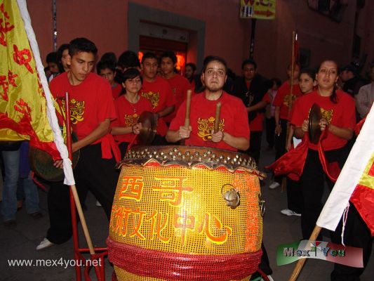 CelebraciÃ³n del AÃ±o Chino / Celebration Chinese Year in Mexico 2010 (03-12)
El 12 de Febrero se celebrÃ² el Nuevo AÃ±o Chino en la Ciudad de MÃ©xico en el Barrio de Dolores en la Ciudad de MÃ©xico.  Al llegar al Barrio Chino lo reciben los hermosos faroles rojos que adornan este espacio y nos reciben el sonido de los tambores anunciando las danzas del dragÃ³n y el leÃ³n. 

On February 12 was held on Chinese New Year in Mexico City in the Barrio de Dolores in Mexico City. When you get to Chinatown I get the beautiful red lanterns decorating this space and we are the sound of drums announcing the dragon dances and lion.
Keywords: aÃ±o nuevo chino ciudad mexico  new chinese year tiger tigre china city