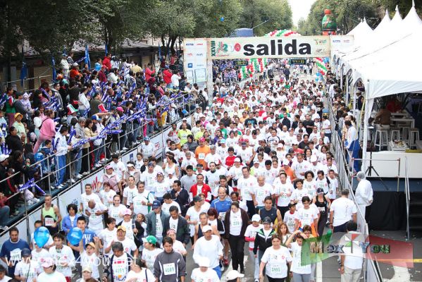 MaratÃ³n Internacional de la Ciudad de MÃ©xico / International Marathon Mexico City 2010 (01-07)
El Domingo 12 de septiembre se llevÃ³ a cabo la ediciÃ³n nÃºmero 28 del MaratÃ³n Internacional de la Ciudad de MÃ©xico en el ZÃ³calo de donde partieron los contingentes tanto para el maratÃ³n de 42 kilÃ³metros asÃ­ como del medio maratÃ³n.  


Photo by: JesÃºs SÃ¡nchez
Keywords: maraton internacional ciudad mexico international marathon city bicentenario bicentennial 2010 28