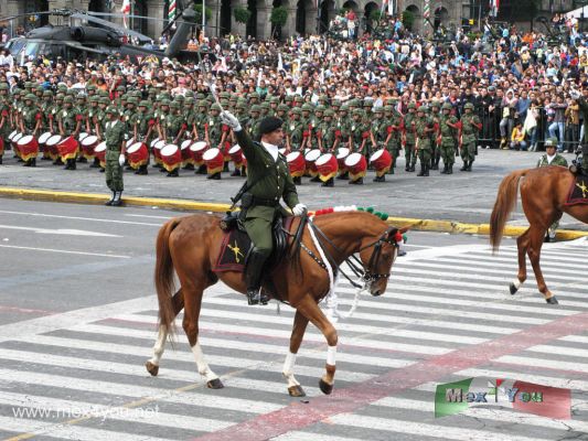 Desfile Militar / Military Parade 2009 (18-19)
Foto de JesÃ¹s SÃ nchez.
Keywords: militar desfile parade military army ejercito mexicano mexican fiestas patrias party ciudad mexico city 16 septiembre september