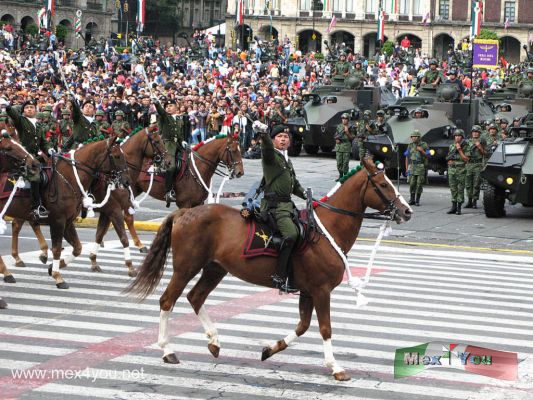 Desfile Militar / Military Parade 2009 (19-19)
Foto de JesÃ¹s SÃ nchez.
Keywords: militar desfile parade military army ejercito mexicano mexican fiestas patrias party ciudad mexico city 16 septiembre september