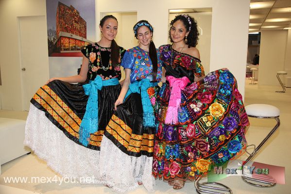 FITA 2010 (04-09)
La mujer mexicana estuvo representada por hermosas mujeres de nuestros estados vistiendo orgullosas sus trajes tÃ­picos. 

Photo by: JesÃºs SÃ¡nchez
Keywords: feria internacional turismo tourism international fair fita  