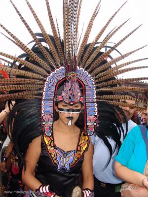FundaciÃ³n de TenochtitlÃ¡n / Tenochtitlan Foundation  2007  ( 04-08)
Tanto Hombres como Mujeres portaban hermosos y tradicionales trajes prehispÃ¡nicos.

 Men as Women wear beautiful and traditional pre-Hispanic costumes.
Keywords: FundaciÃ³n Tenochtitlan foundation aztecas aztecs zocalo concheros ciudad mexico city