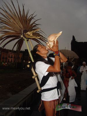 Marcha Victoria Azteca / Aztec Victory March 2009  (02-04)
En la Plaza Manuel Gamio enfrente del Templo Mayor se podÃ­an oir los cascabeles,  el ulular de los caracoles y los rÃ­tmicos sonidos del huehuetl del cual partieron por la calle de Tacuba o como era conocida por nuestros ancestos como Tlacopan. 
Keywords: marcha victoria azteca noche triste sad night aztec march cuitlahuac mexica aztecas aztecs