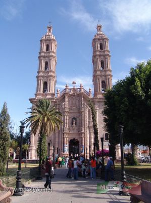 Basilica de Guadalupe / Guadalupe Sancatuary San Luis Potosi
Keywords: san luis potosi guadalupe basilica sanctuary