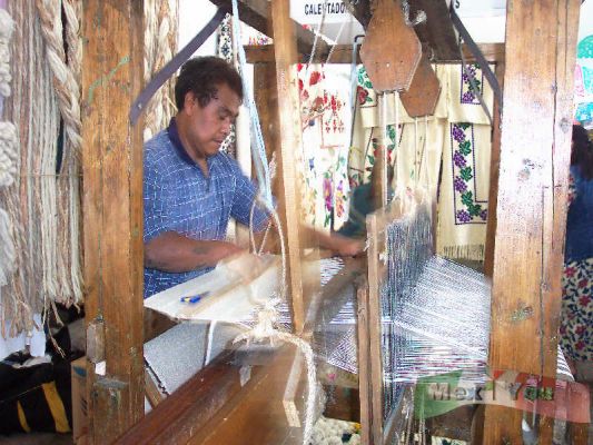 1 of 4
Today was carried out the Mexican Textile Show ,  where we
could observe the craftsmen to handle the looms where they made their 
beautiful pieces.

Keywords: Textile Show craftsmen