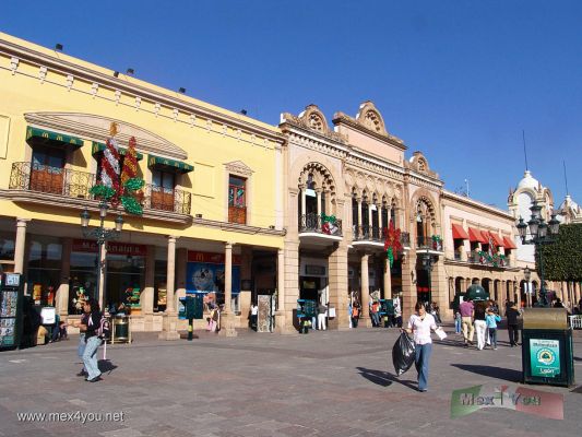 Arcos en la Plaza Principal / Archs in the Main Square LeÃ³n Guanajuato
Keywords: Arcos  Plaza Principal  Archs  Main Square Leon Guanajuato